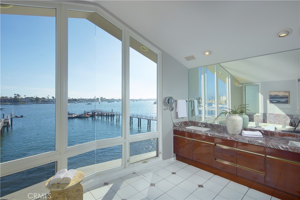 2027 Bayside Drive