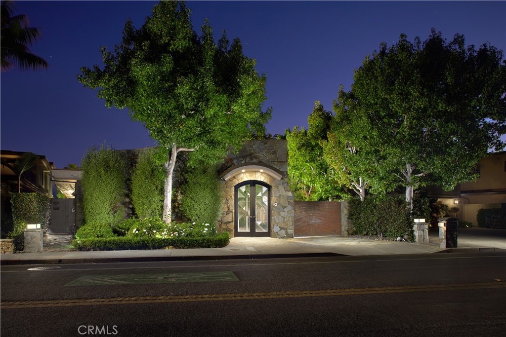 2027 Bayside Drive
