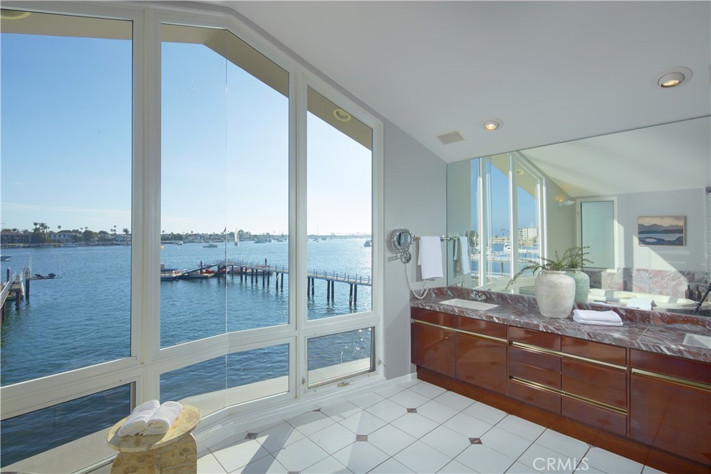 2027 Bayside Drive