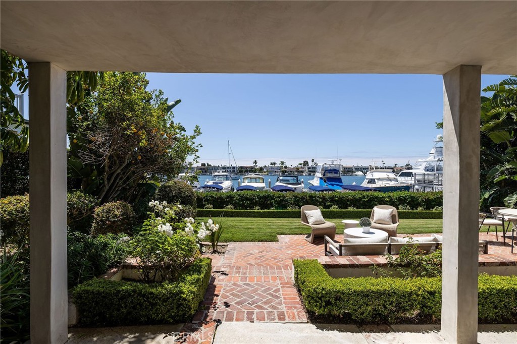 2572 Bayshore Drive