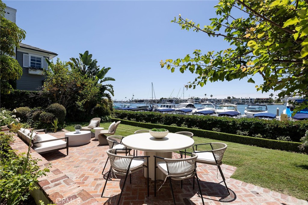 2572 Bayshore Drive