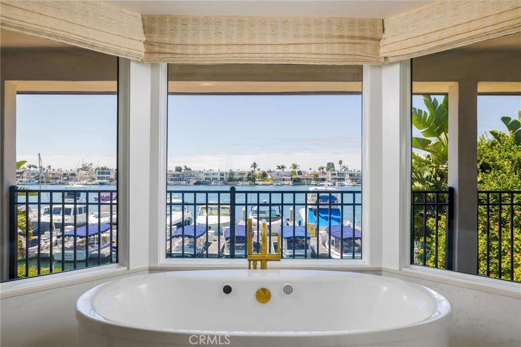 2572 Bayshore Drive