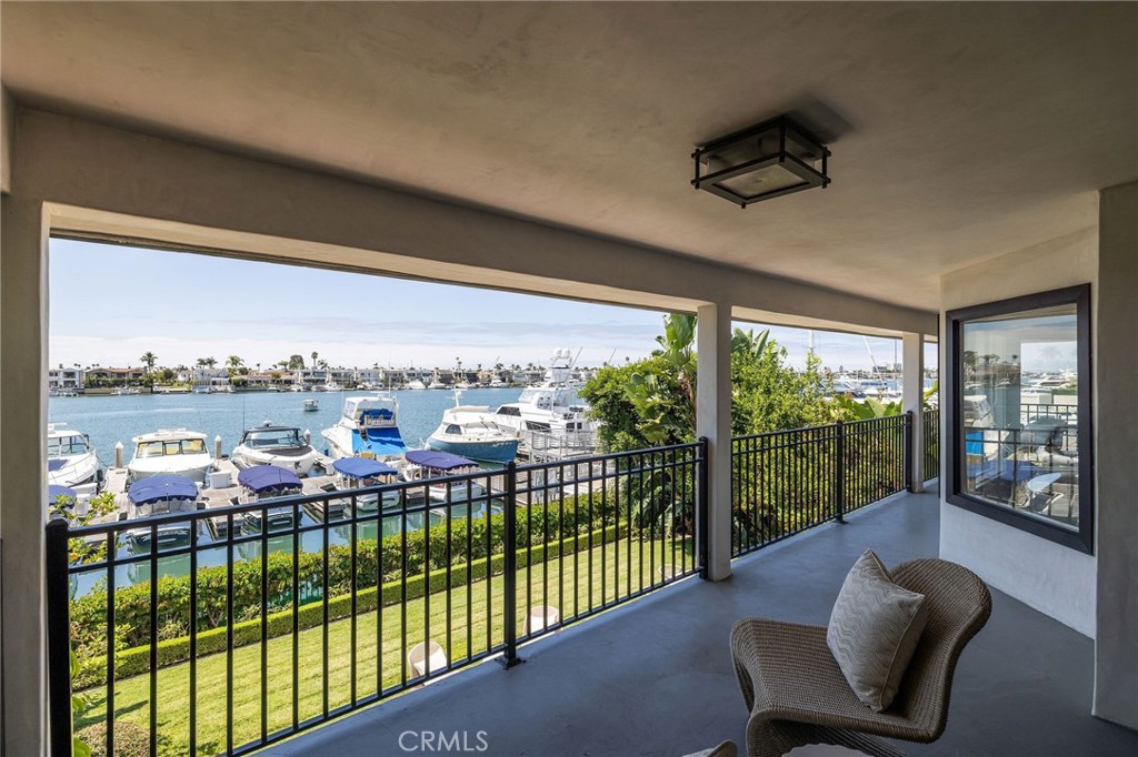 2572 Bayshore Drive