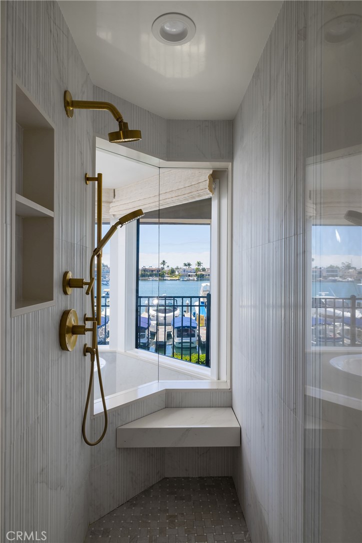 2572 Bayshore Drive