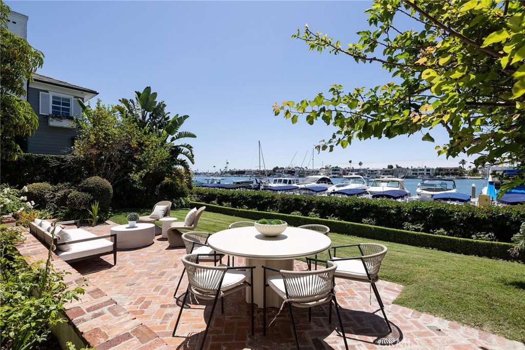 2572 Bayshore Drive