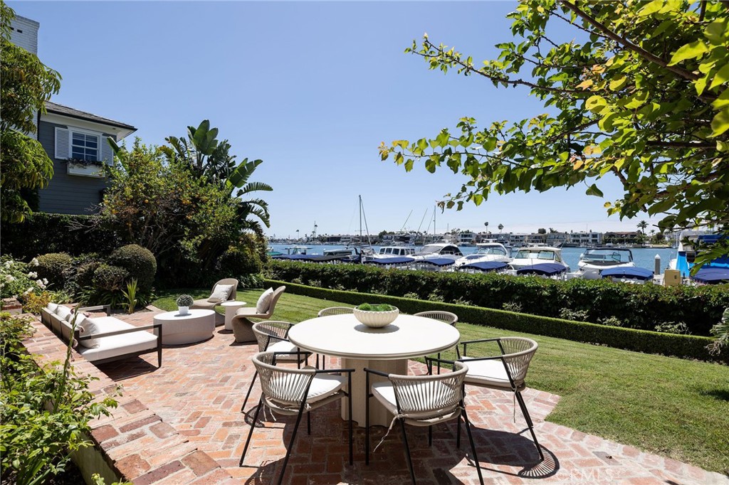 2572 Bayshore Drive