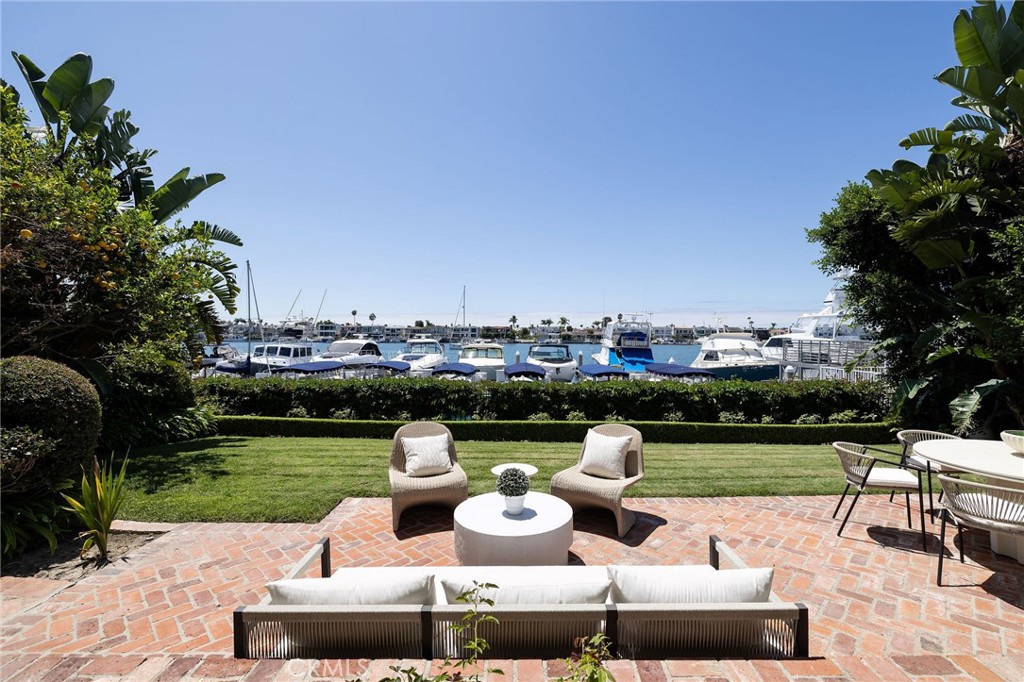 2572 Bayshore Drive