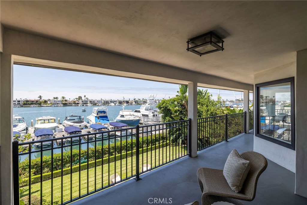 2572 Bayshore Drive
