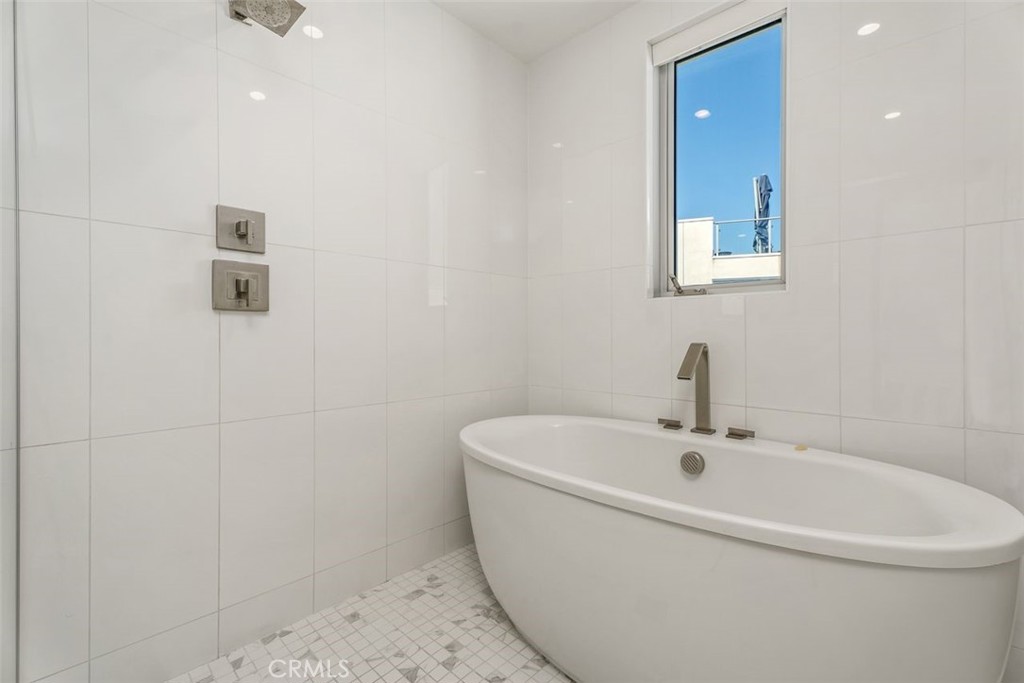 3306 Via Oporto