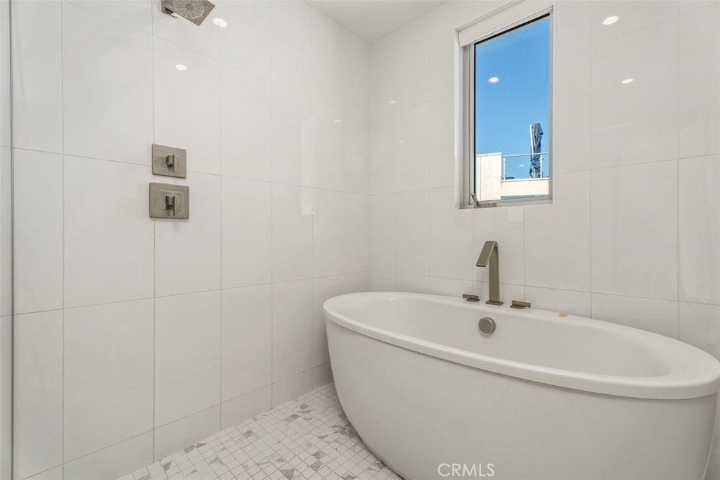 3306 Via Oporto