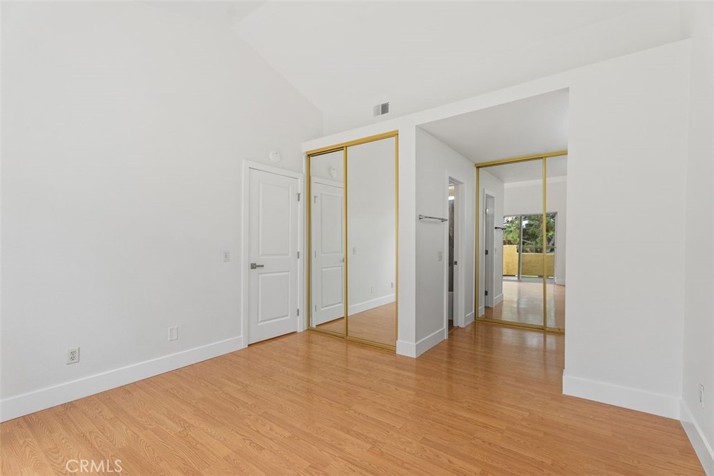 89 Alberti Aisle