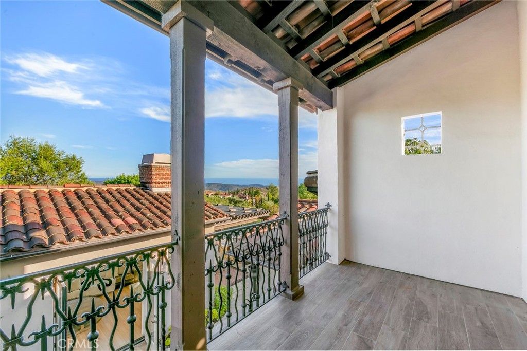 6 Lookout Hill