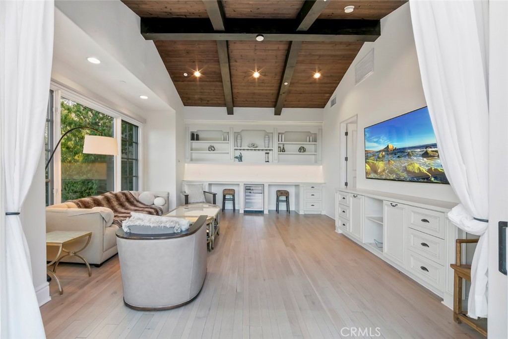 6 Lookout Hill