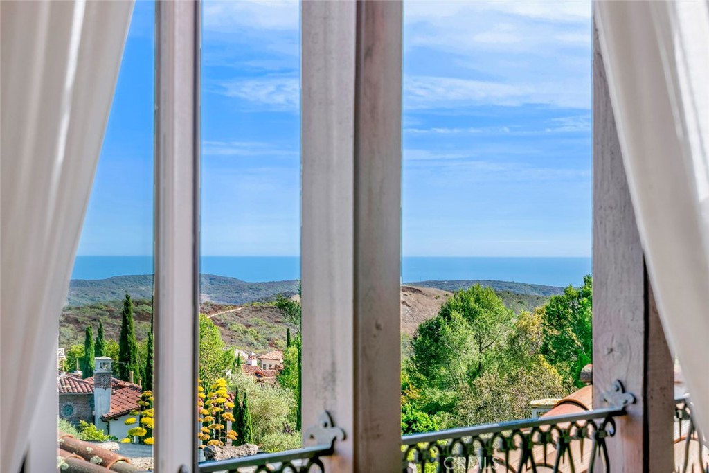 6 Lookout Hill