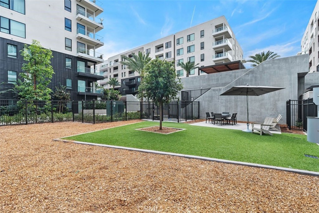 1202 Rivington