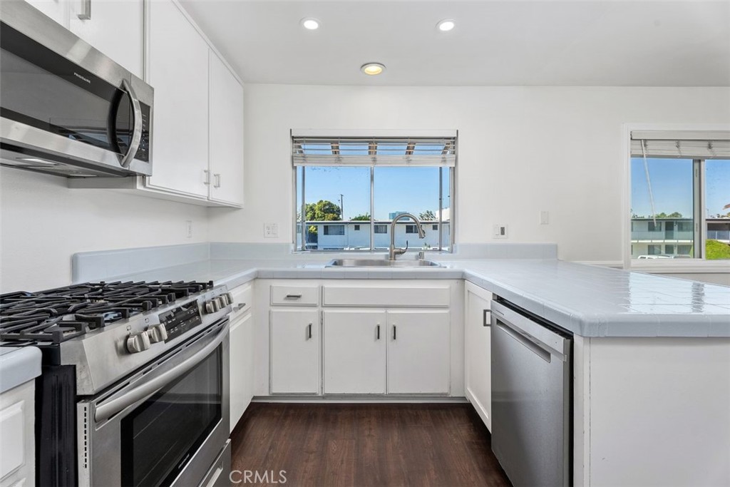 428 W 1st Street