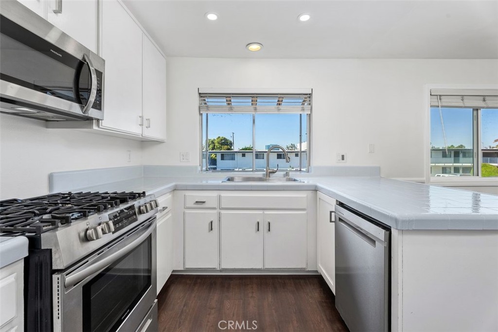 428 W 1st Street