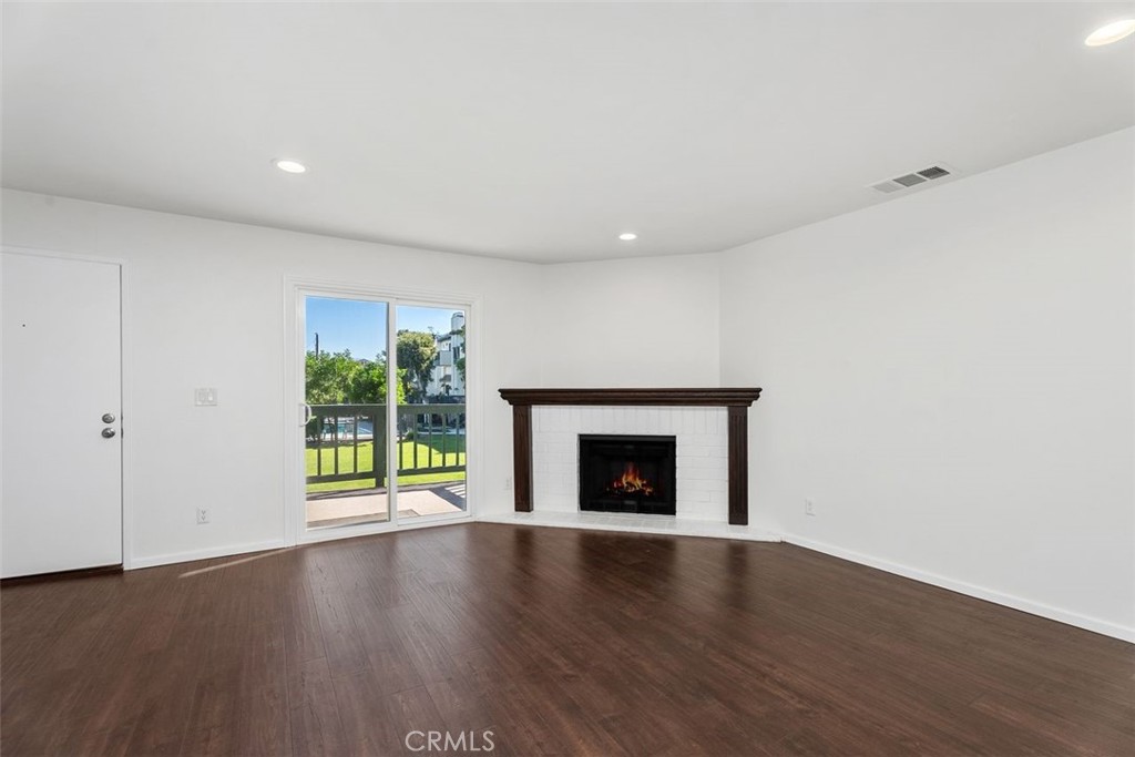 428 W 1st Street