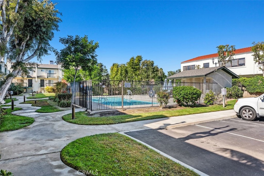 428 W 1st Street