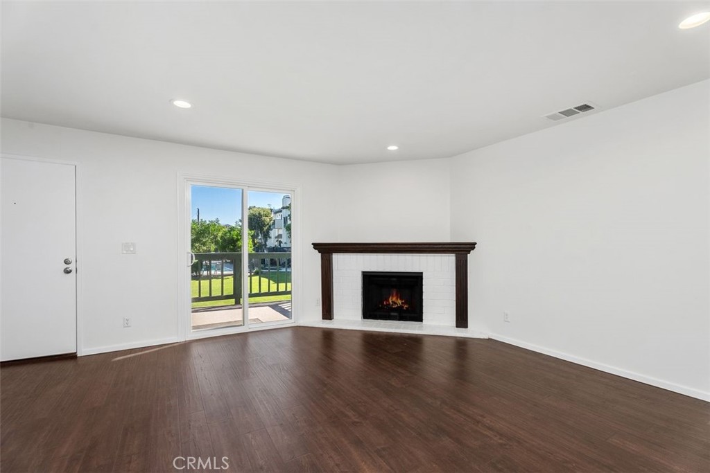 428 W 1st Street