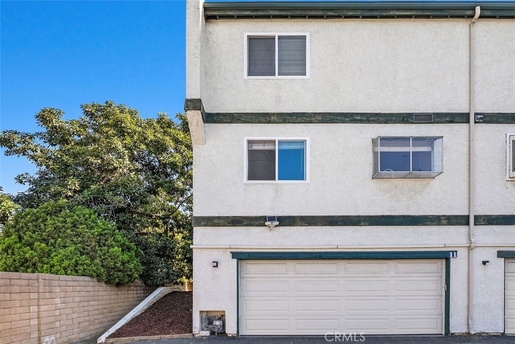 428 W 1st Street