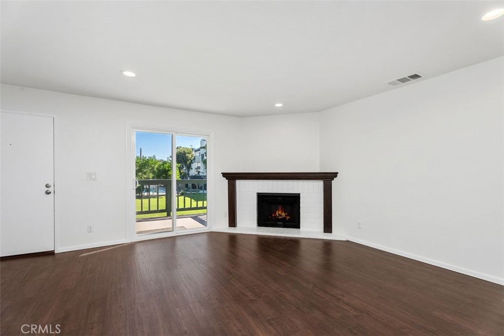 428 W 1st Street