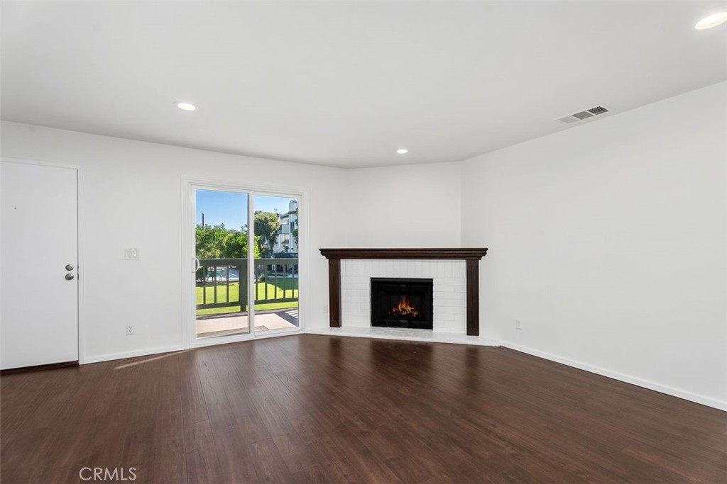 428 W 1st Street