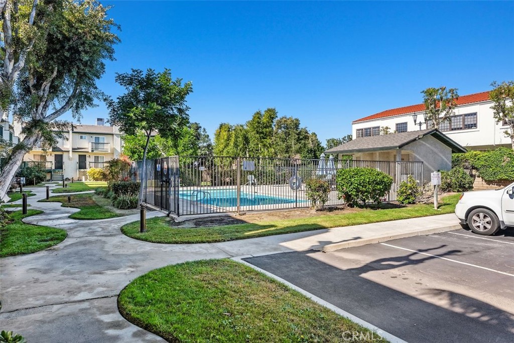 428 W 1st Street