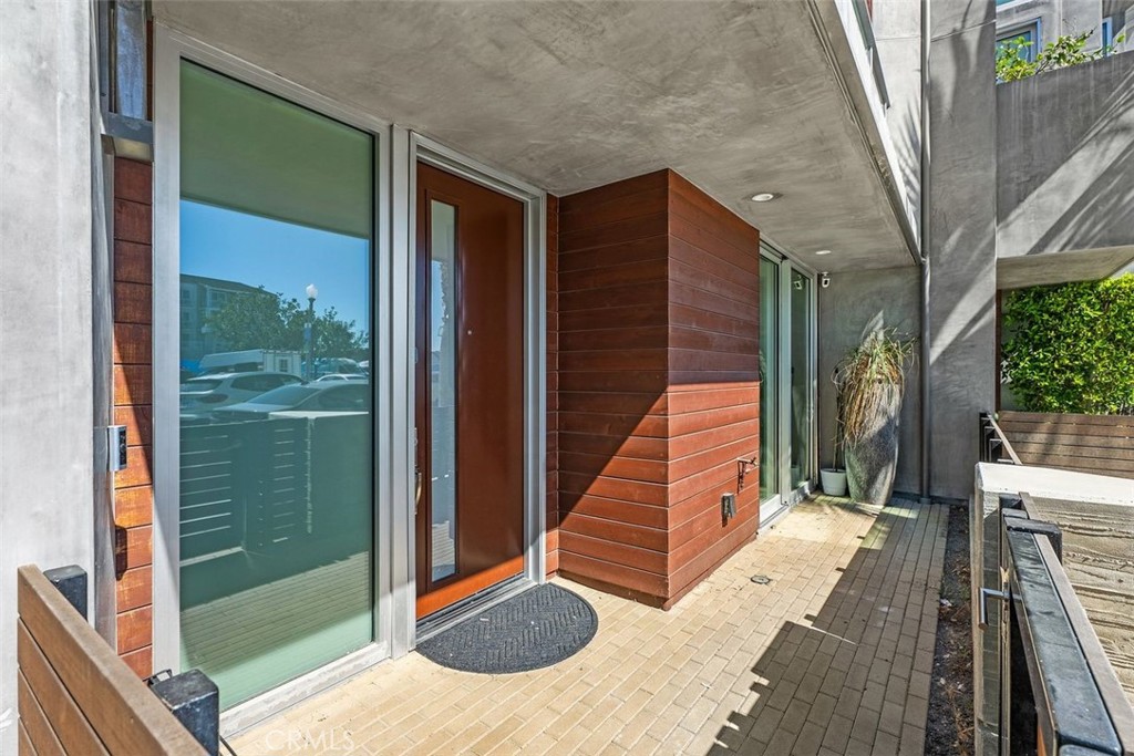 3306 Via Oporto