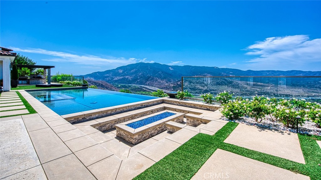 5585 Blue Ridge