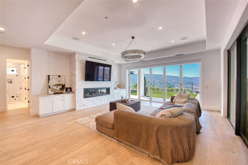 5585 Blue Ridge