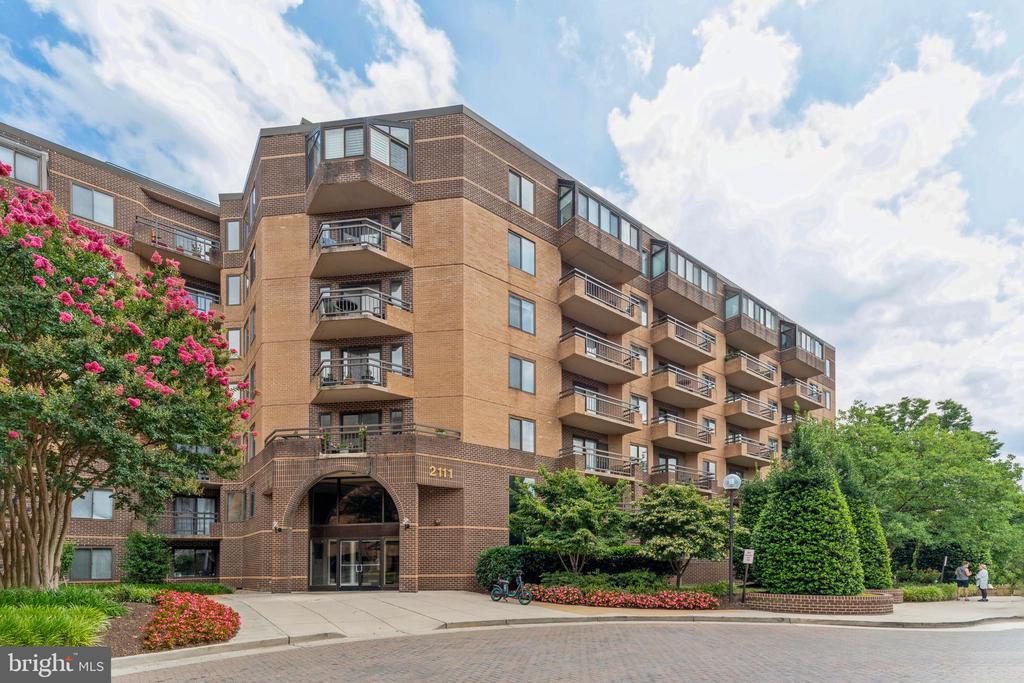 2111 Wisconsin Ave NW #119