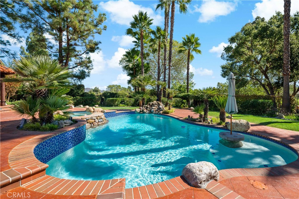 38136 Silver Fox Court