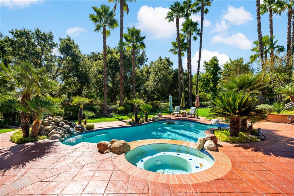 38136 Silver Fox Court