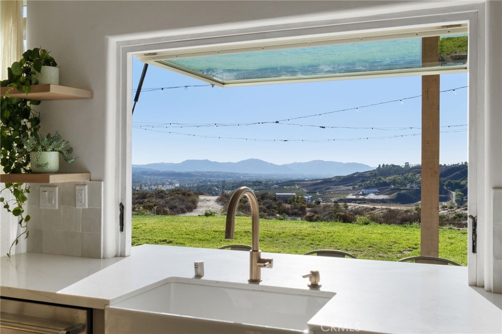 41950 Calle La Escondida