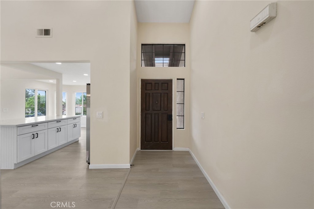 1723 Larkhaven Glen