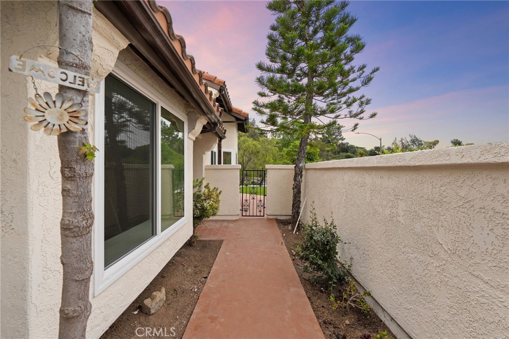 1723 Larkhaven Glen