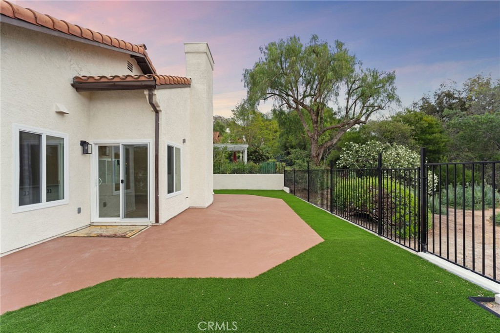 1723 Larkhaven Glen