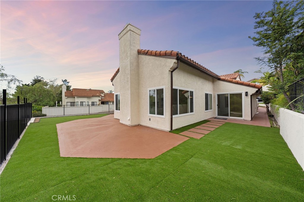 1723 Larkhaven Glen