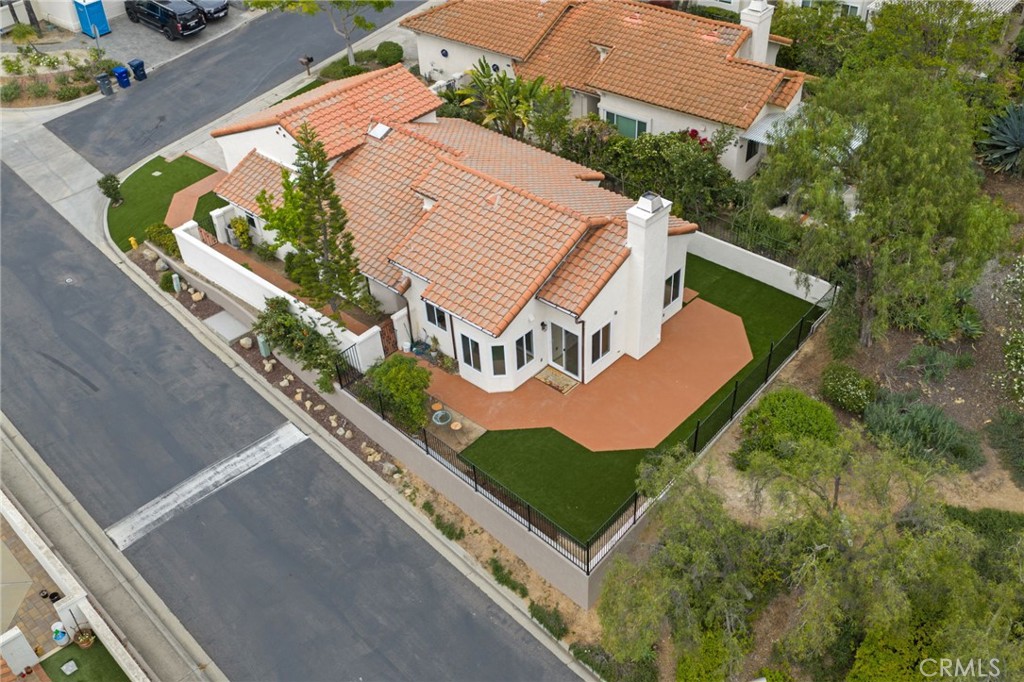 1723 Larkhaven Glen