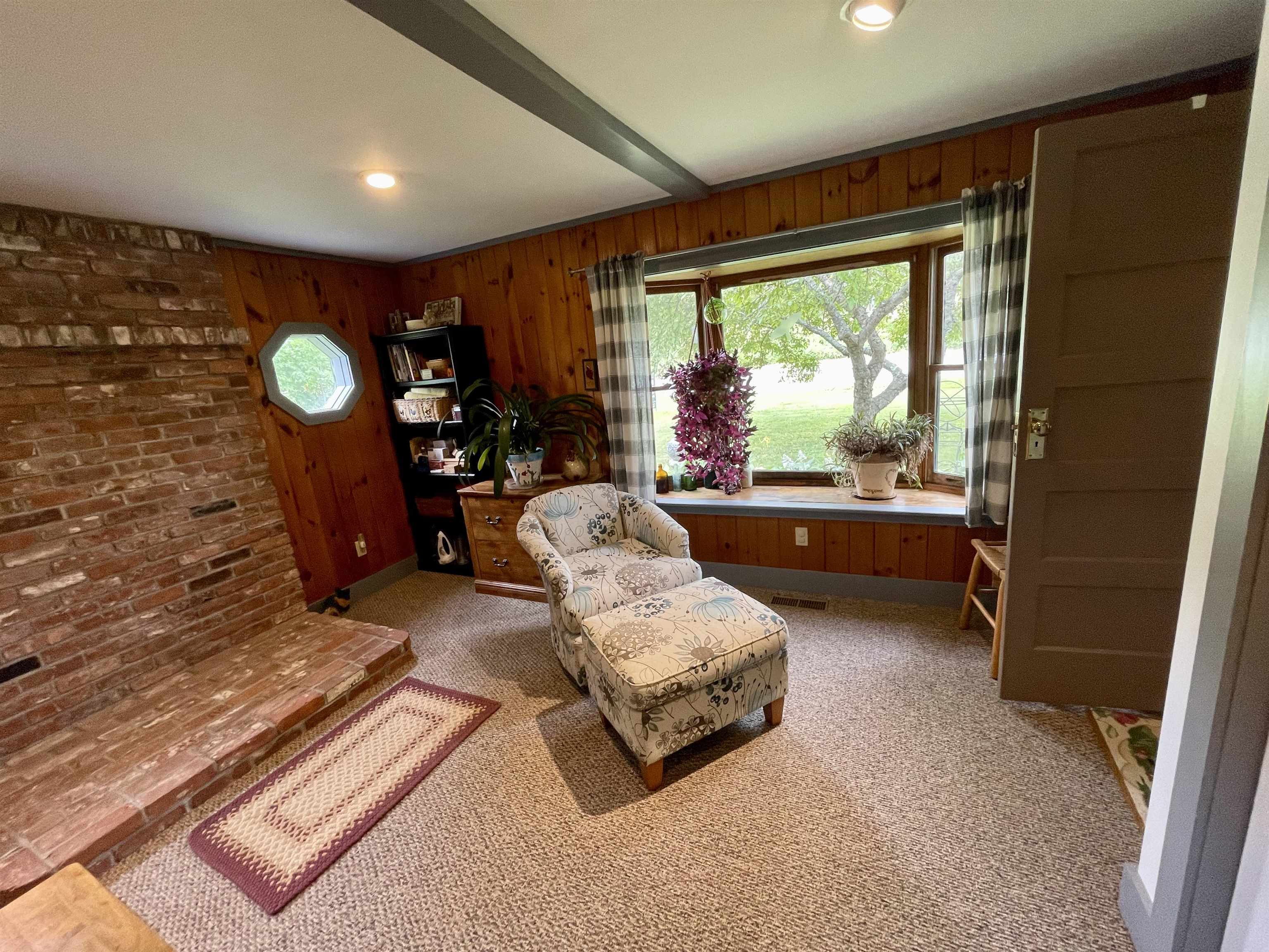 5887 VT Route 5 South