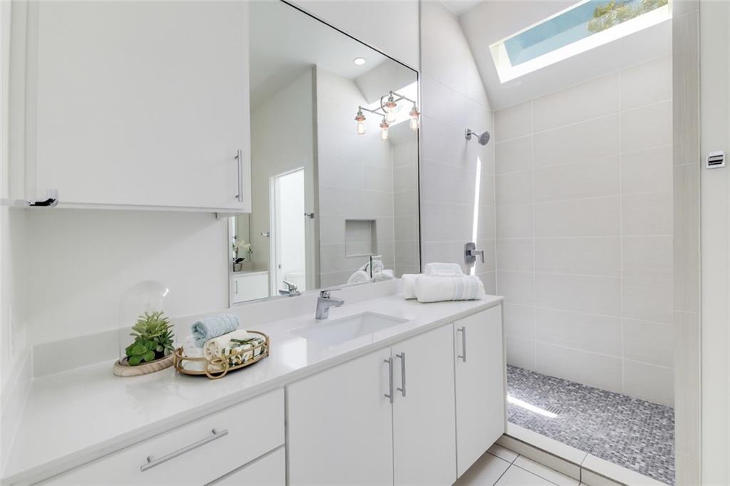 402 Powell CIR # 1