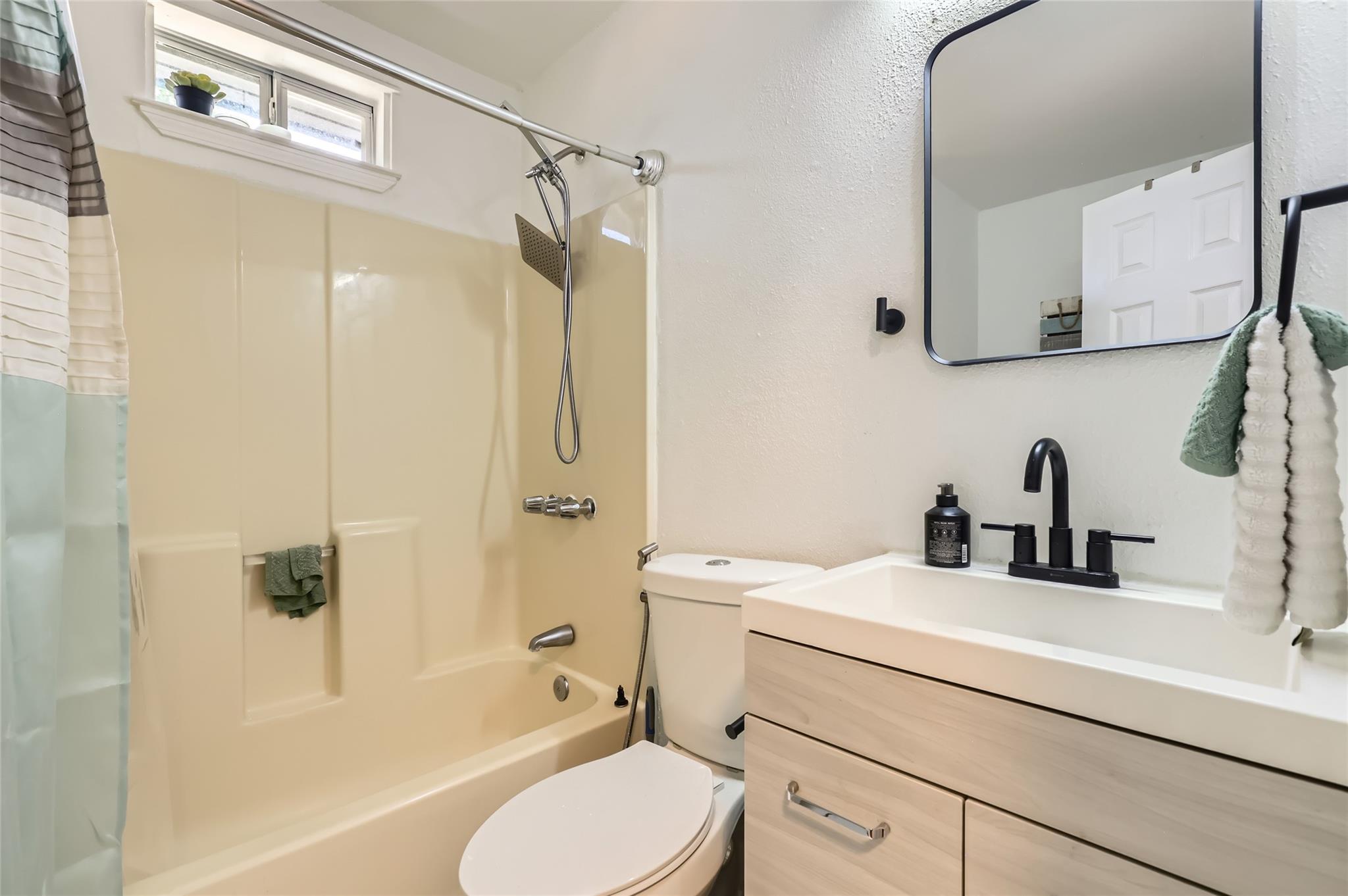 1428 Webberville RD Unit: 1&2