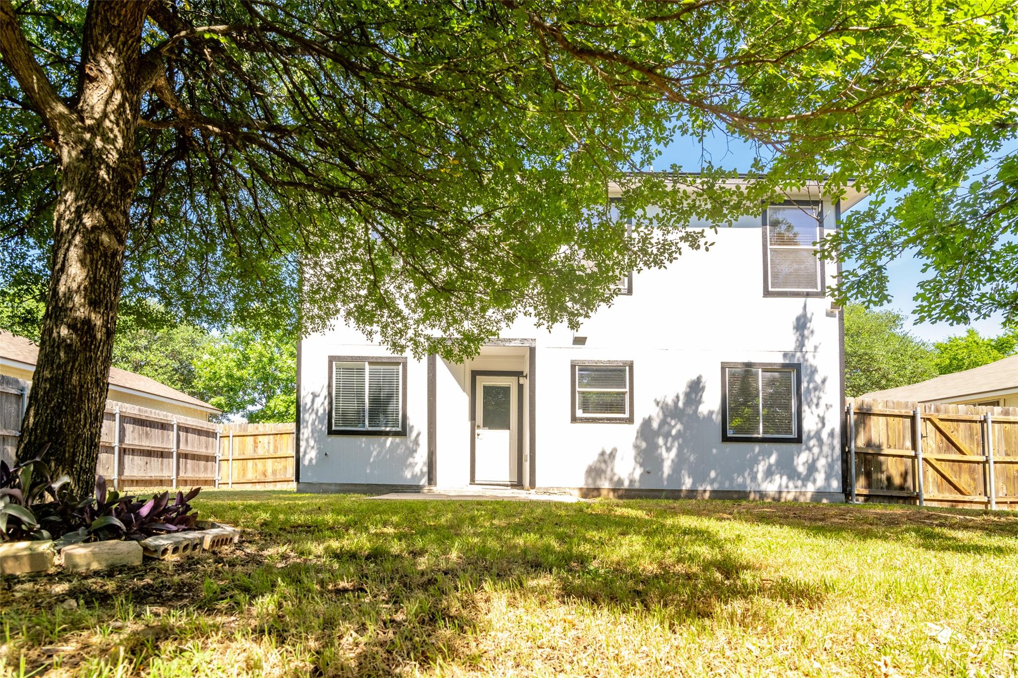 608 Colonial Park BLVD