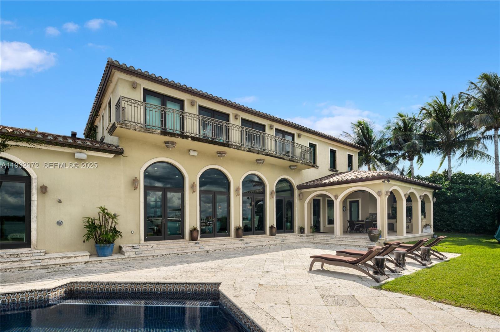 10330 W Broadview Dr