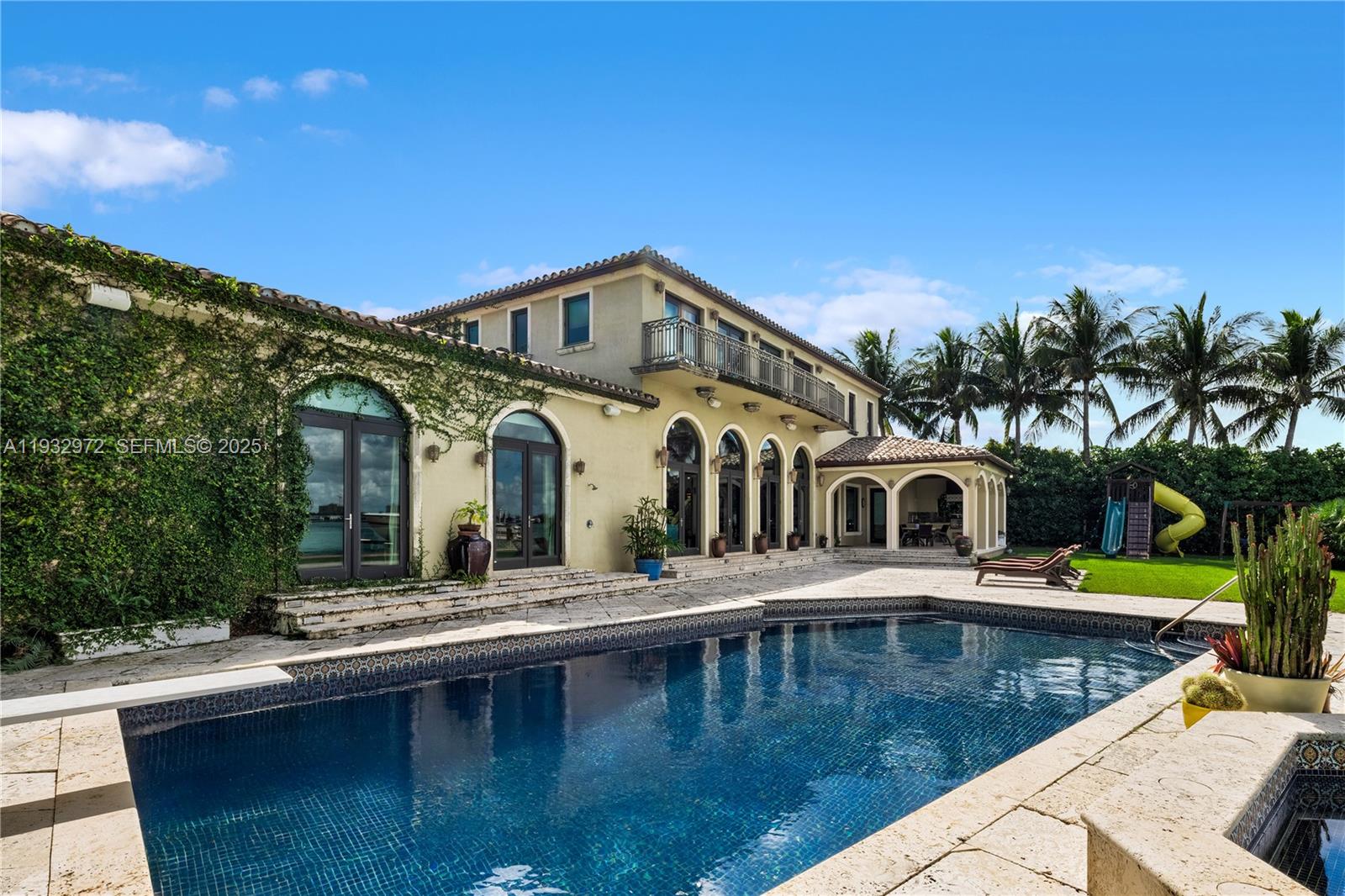 10330 W Broadview Dr