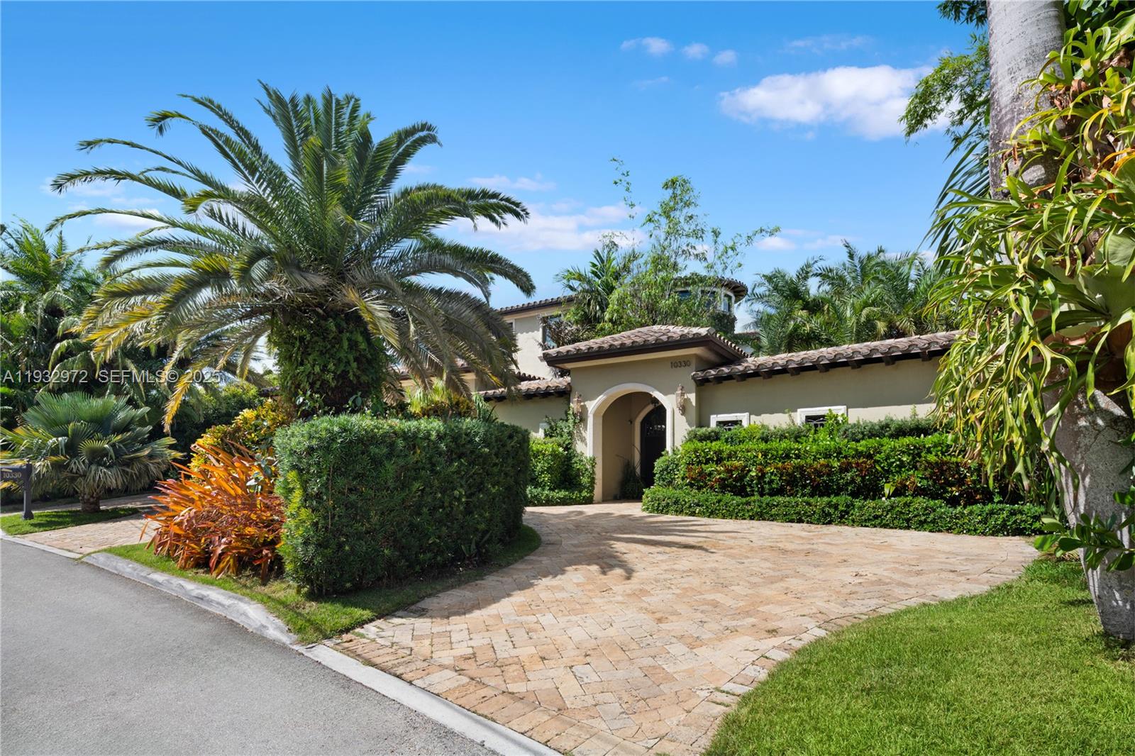 10330 W Broadview Dr