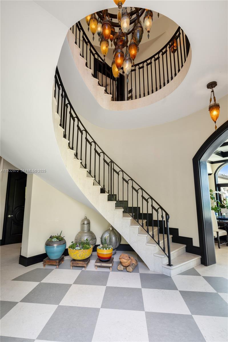 10330 W Broadview Dr