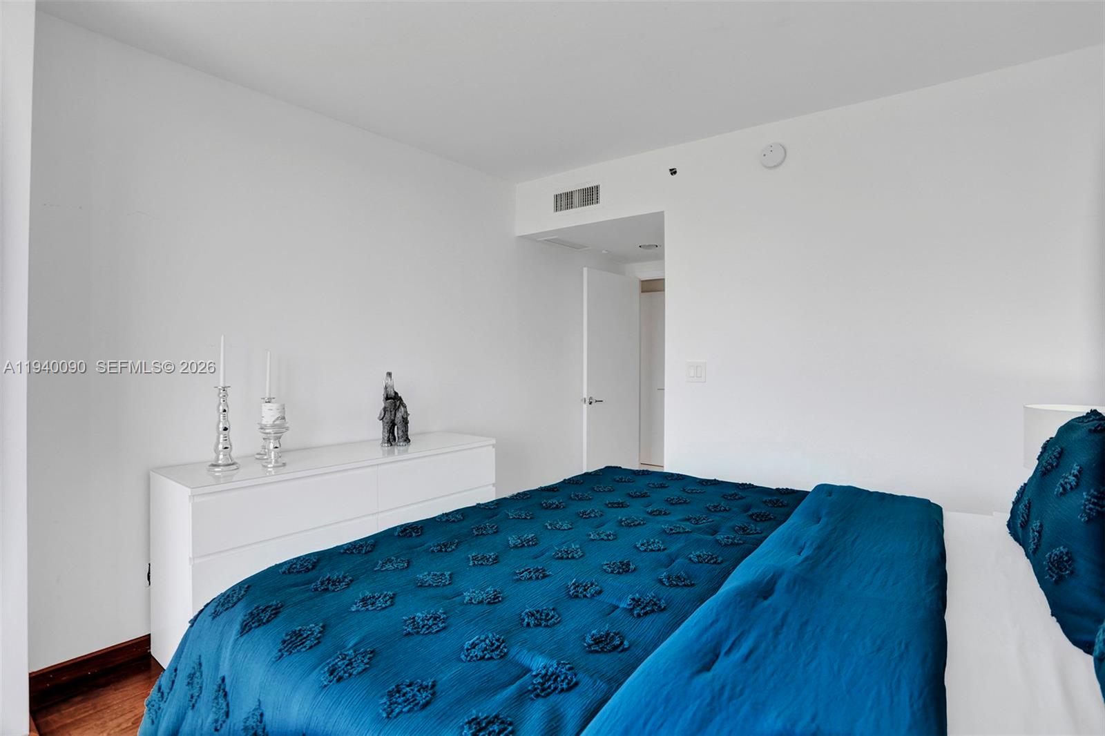 7000 Island Blvd # 808