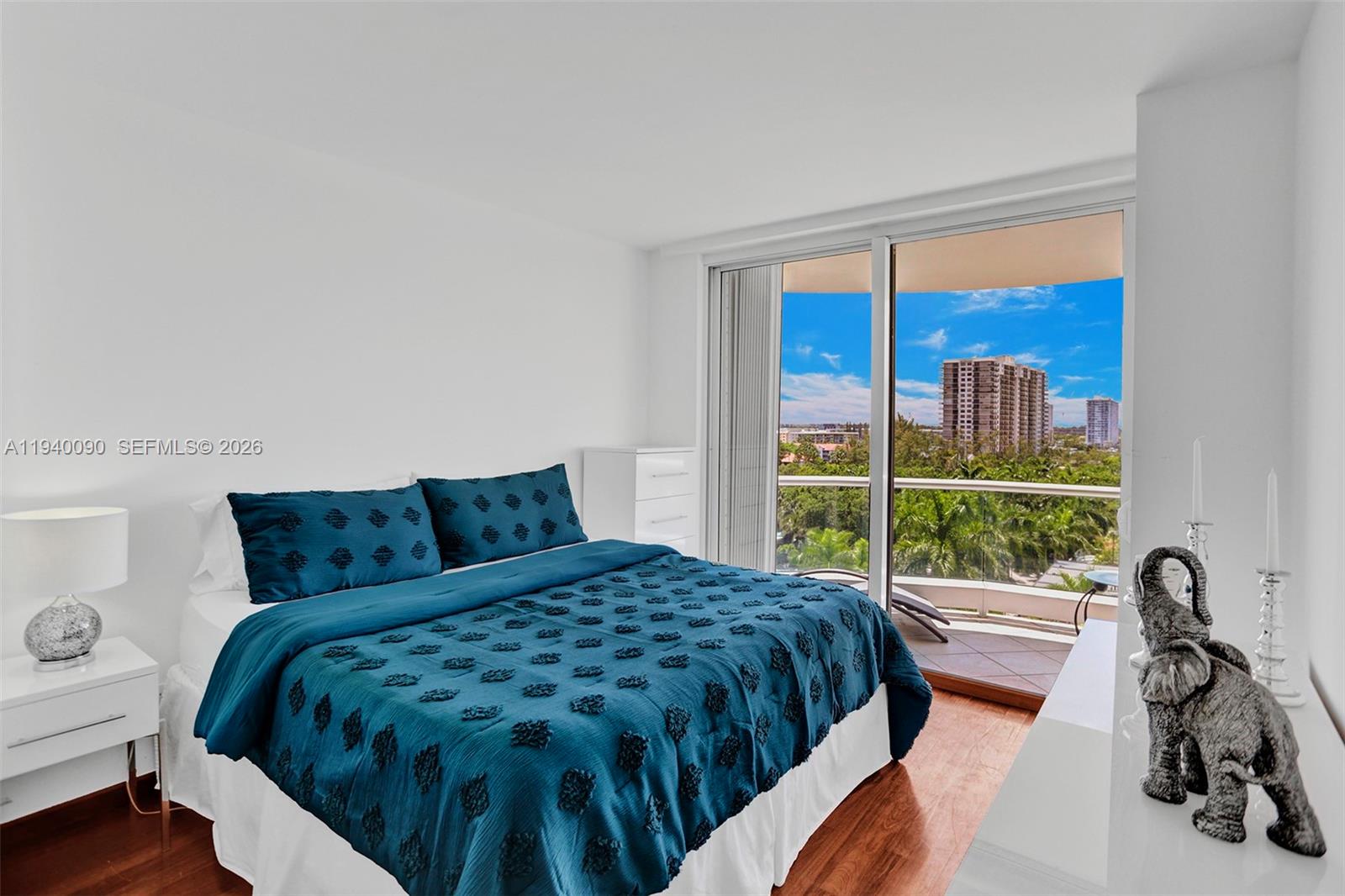 7000 Island Blvd # 808